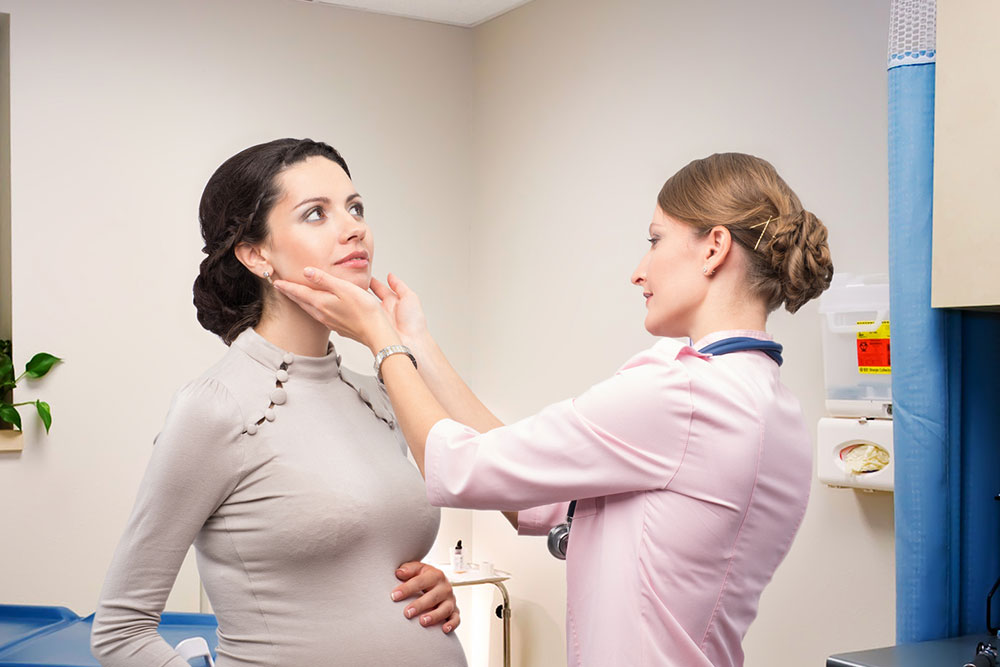 8 Early Warning Signs of Thyroid Cancer