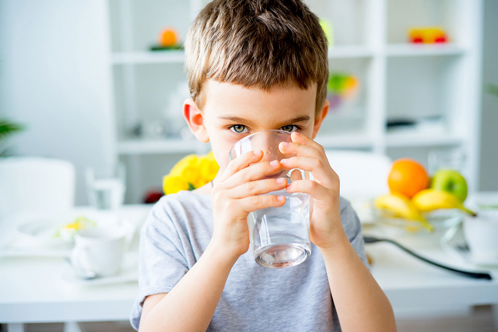 Navigating the Pros and Cons of Tap Water and Bottled Water