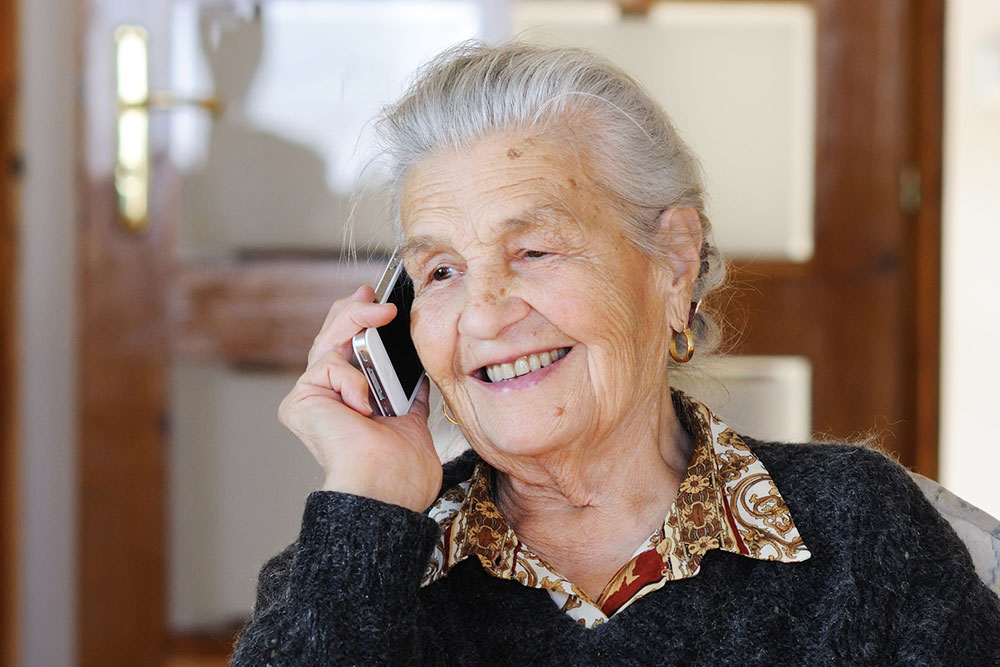 Top 4 Types of Mobile Phone Plan Deals for Seniors